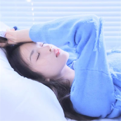 简单有气质随意的好看女生头像