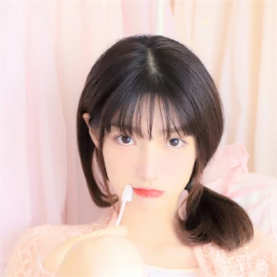 简单有气质随意的好看女生头像