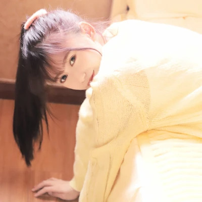 简单有气质随意的好看女生头像