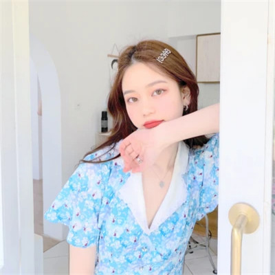 简单有气质随意的好看女生头像