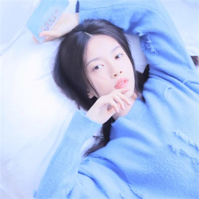 简单有气质随意的好看女生头像