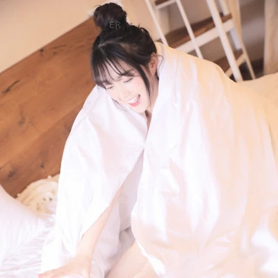 简单有气质随意的好看女生头像