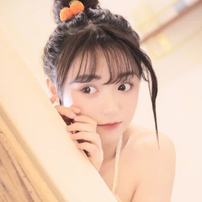 简单有气质随意的好看女生头像