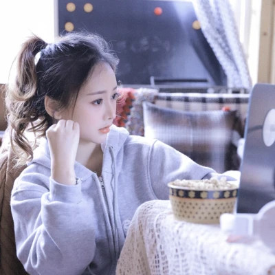 简单女头像高清图片
