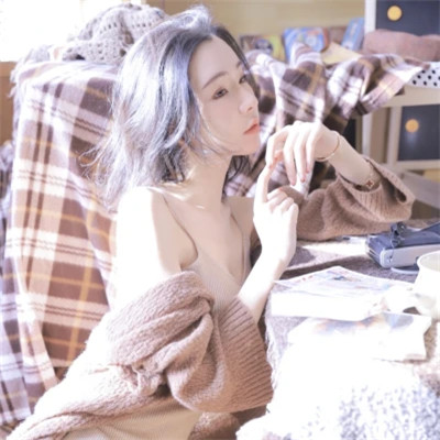 简单女头像高清图片