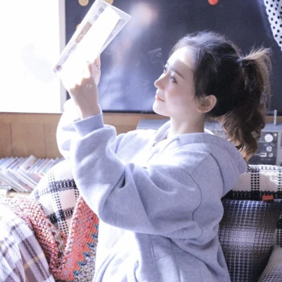 简单女头像高清图片