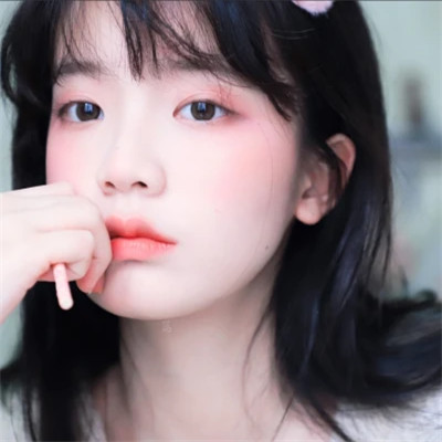 简单简约的好看女生头像