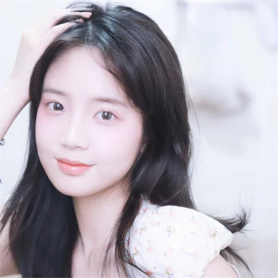 简单简约的好看女生头像