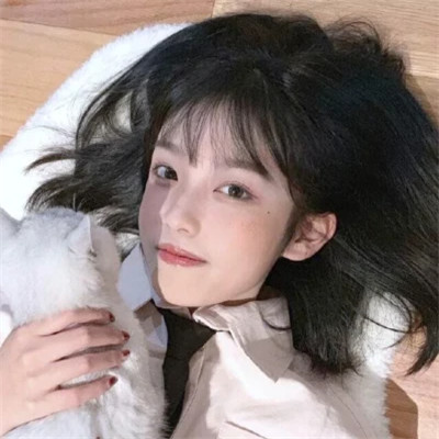 简单简约的好看女生头像