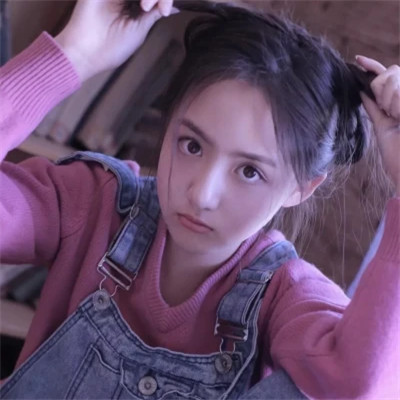 简单简约的好看女生头像