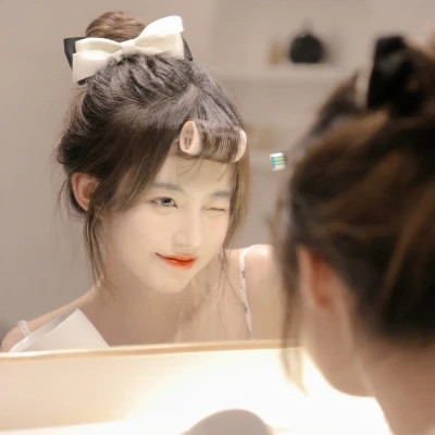 头像女简单干净大方