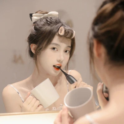 头像女简单干净大方