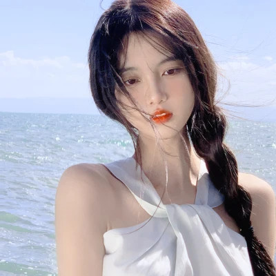 头像女简单干净大方