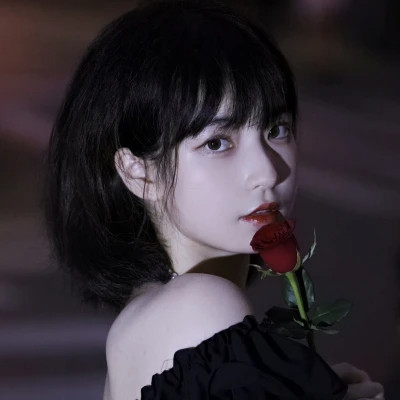 头像女简单干净大方
