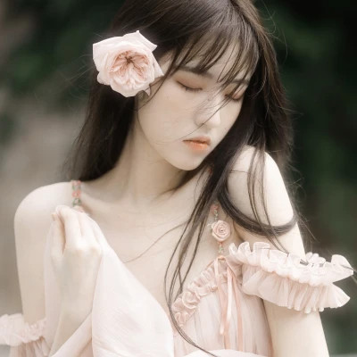 女生好看的头像简单大方