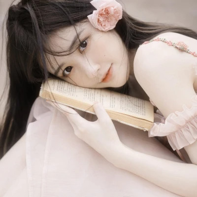 女生好看的头像简单大方