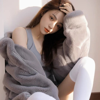 女生简单干净好看头像图片