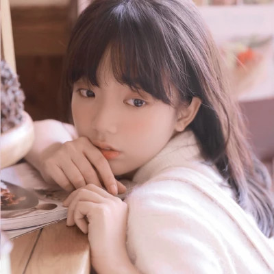 女生简单干净好看头像图片