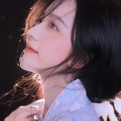 QQ头像女生简单气质清新图片