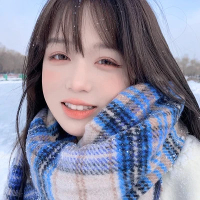 QQ头像女生简单气质清新图片