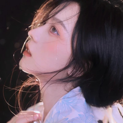 QQ头像女生简单气质清新图片