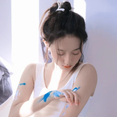 QQ头像女生简单气质清新图片