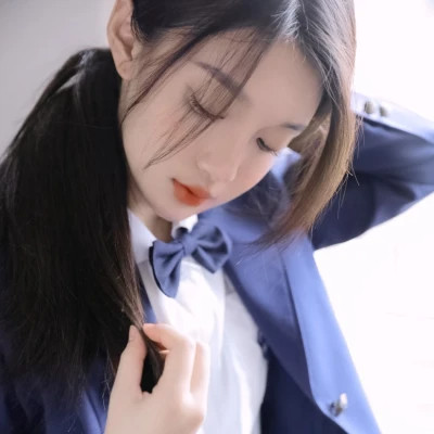 简单很有气质的女生头像真人照片