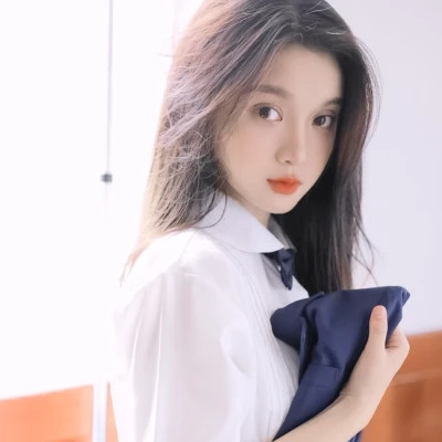 简单很有气质的女生头像真人照片