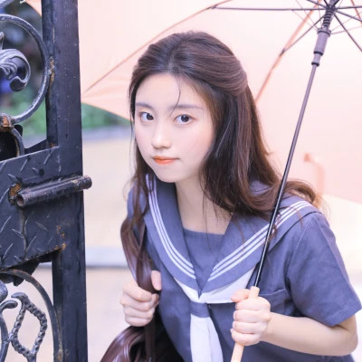 简单很有气质的女生头像真人照片
