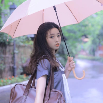 简单很有气质的女生头像真人照片