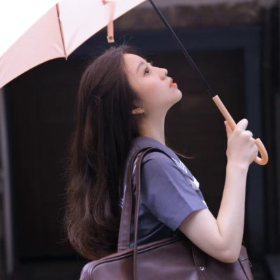 简单很有气质的女生头像真人照片