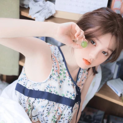 简单很有气质的女生头像真人照片