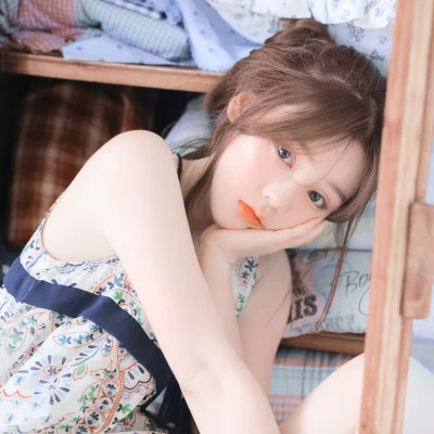 简单很有气质的女生头像真人照片