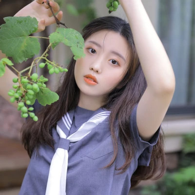 简单很有气质的女生头像真人照片