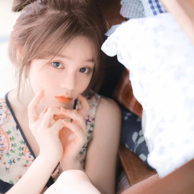 简单很有气质的女生头像真人照片