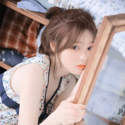 简单很有气质的女生头像真人照片