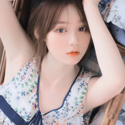 简单很有气质的女生头像真人照片