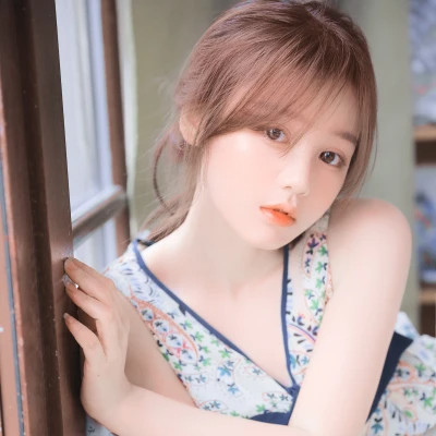 简单很有气质的女生头像真人照片