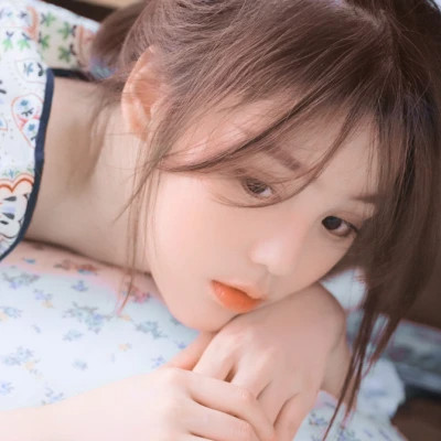 简单很有气质的女生头像真人照片