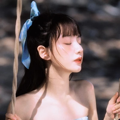 简单很有气质的女生头像真人照片