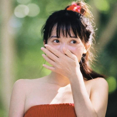 简单很有气质的女生头像真人照片