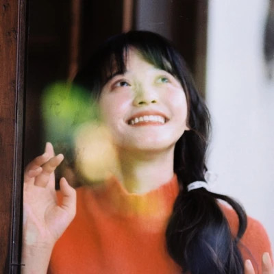 简单很有气质的女生头像真人照片