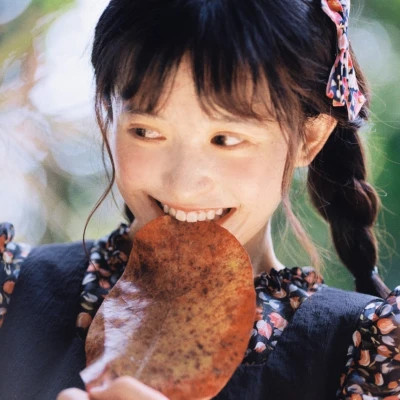 简单很有气质的女生头像真人照片