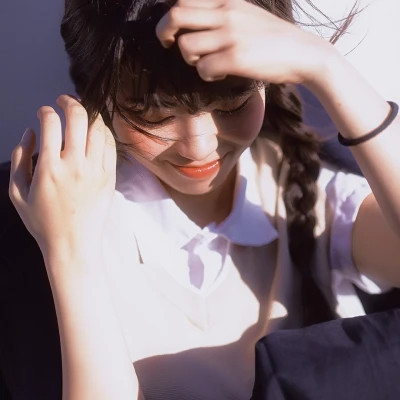 简单很有气质的女生头像真人照片