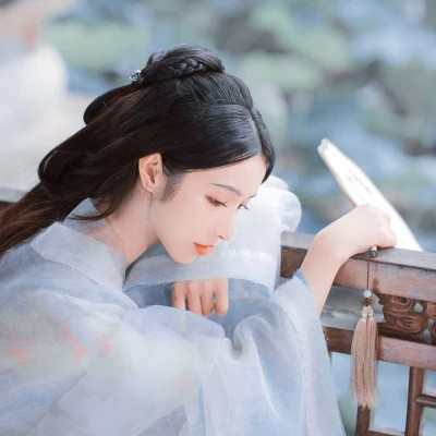 2025女生头像简单气质