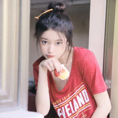 治愈头像女简单干净气质