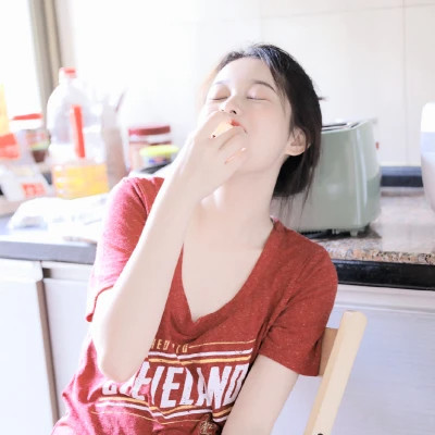 治愈头像女简单干净气质