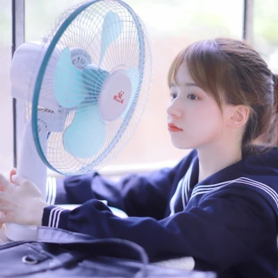 治愈头像女简单干净气质