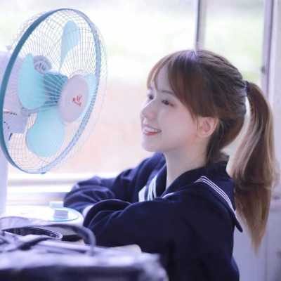 治愈头像女简单干净气质