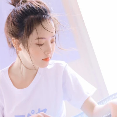 2025简单气质的女生头像